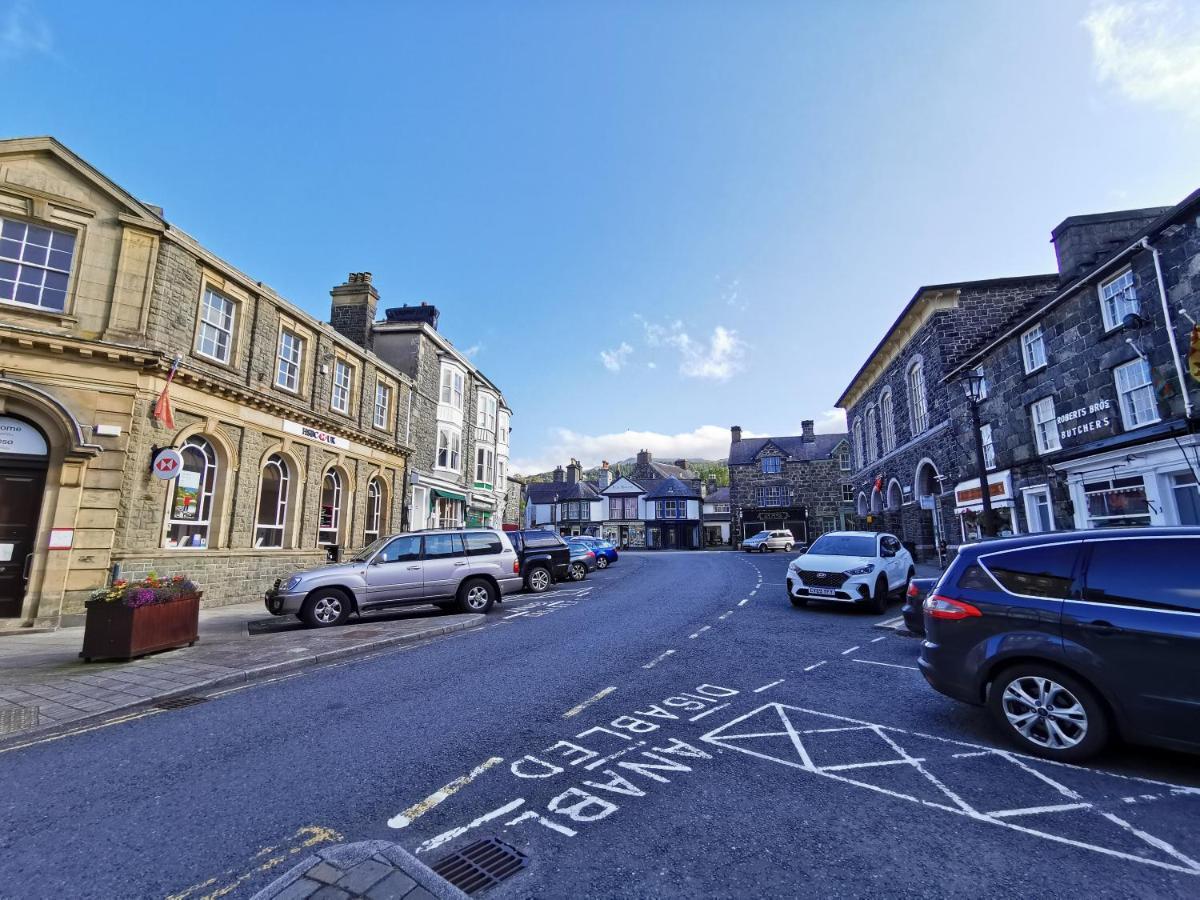 Eldon Row - Stylish Character Apartments - Central Location 1 & 2 Bed Available Dolgellau Exteriör bild