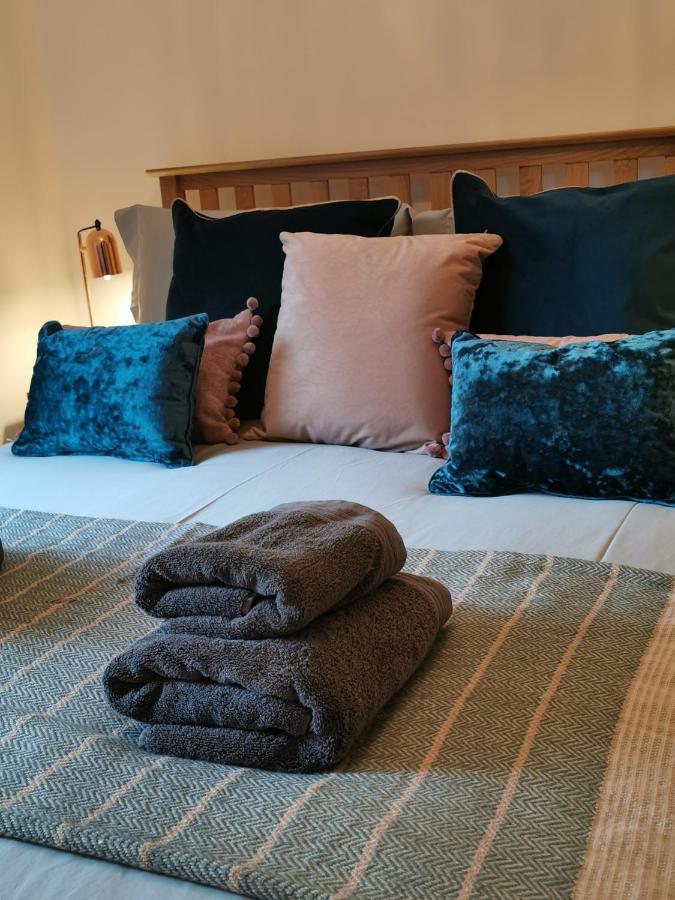 Eldon Row - Stylish Character Apartments - Central Location 1 & 2 Bed Available Dolgellau Exteriör bild