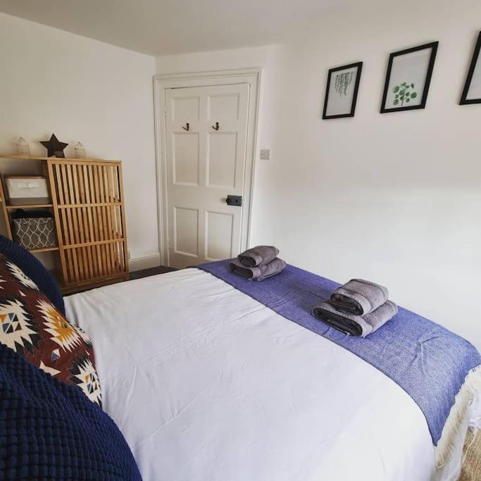 Eldon Row - Stylish Character Apartments - Central Location 1 & 2 Bed Available Dolgellau Exteriör bild