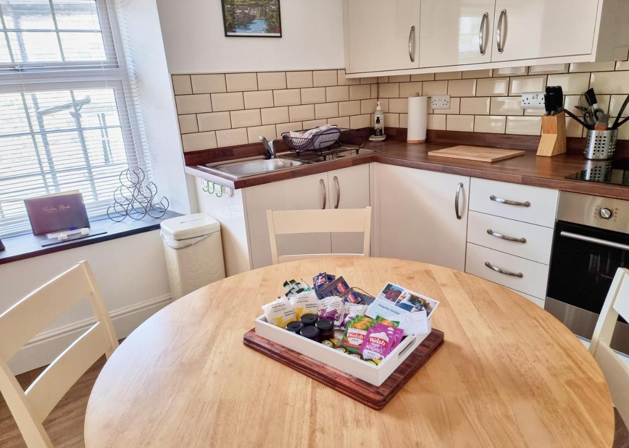 Eldon Row - Stylish Character Apartments - Central Location 1 & 2 Bed Available Dolgellau Exteriör bild